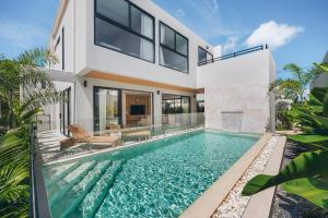 Tree Yard Villa