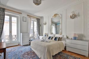 Apartment 8 people Champs Élysées