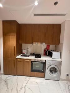 Entire Smart Home, Pool & Gym, Downtown 10 mins
