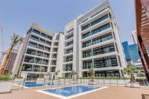 Entire Smart Home, Pool & Gym, Downtown 10 mins