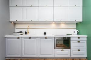 Verdant Oasis - Old Town Studio - by Upstairs