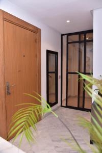 chic two bedrooms home one minute to the beach