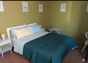 Corte Meneghina-short stays