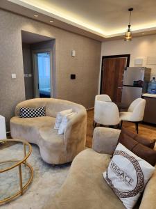 modern executive three bedroom apartment which features a swimming pool, state of the art fully equipped gym andmodern unmatched luxurious facilities which offfers luxury lifestyle