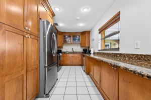 Family 5BR Tampa Home W Heated Pool 1 Mile to Stadium