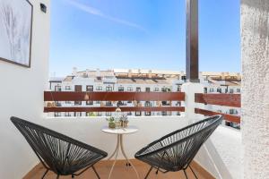 DAINA BLISS - Golf & Sun Apartment