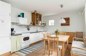 Three Bedroom Farm Cottage Lake Access and Free Boat