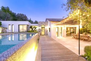 Charm provencal pool tres house