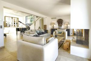 Charm provencal pool tres house