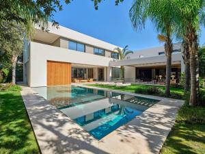 Royal Grand Villa Durres - Pool & Gym