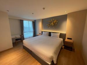 Duplex with Bathtub Nai Harn