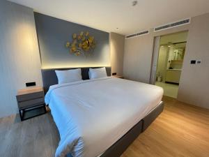 Duplex with Bathtub Nai Harn