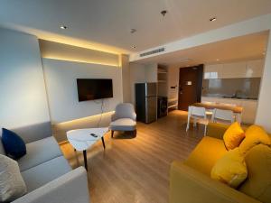 Duplex with Bathtub Nai Harn
