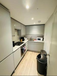 Sweetdreams Residences Portfolio - Stylish Fully equipped with workspace in Westminster Across The Park and Canal Side W2, W9, NW8 - Perfect for long stays! By Ricky & Giustina