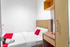 RedDoorz @ Kebon Kacang