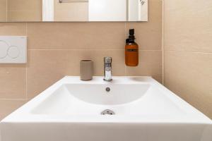 Rustic Modern Studio - Ski-in, Ski-out - by Wengen Rentals