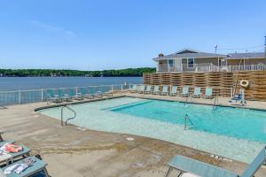Ultimate Lake Getaway in Osage Beach, Resort Perks