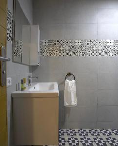 Riad Houcinewayback