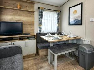 Tenby 1 The Saltern Holiday Park - Ukc8204