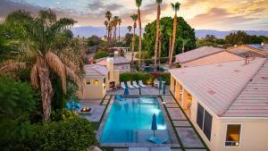 Villa in Gated Estate w Pool, Spa, Putting Green