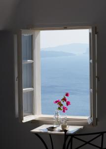 Deluxe Suite with Hot Tub and Caldera View