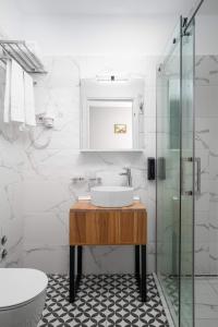 2 BR Family Suite - Central Location