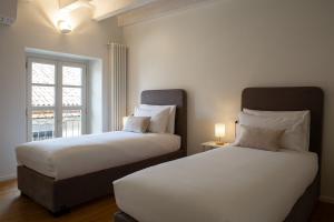On My Way Loft-Central Rooftop Apt with AC Terrace