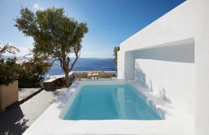 Honeymoon Suite with Hot Tub and Caldera View