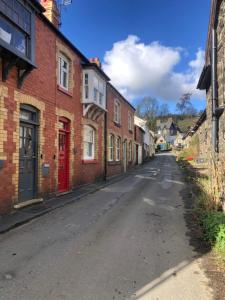 Cosy, quirky Victorian house on Waterfall Street