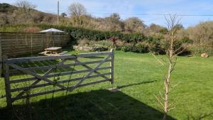 St Ives Countryside Home with Pool Table & Parking