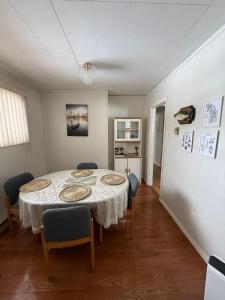 Cozy 4 Season Cottage in Sauble Beach, Near Beach, River & Trails