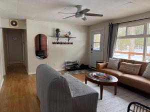 Cozy 4 Season Cottage in Sauble Beach, Near Beach, River & Trails