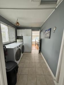 Cozy 4 Season Cottage in Sauble Beach, Near Beach, River & Trails
