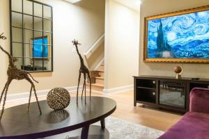 Stay Like A Boss- Penthouse-Views- Convention Center- Free Parking