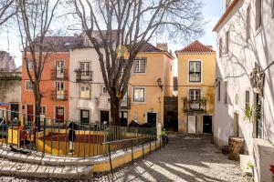 Alfama Tiny by Homing
