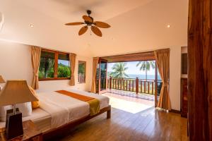 Villa Vadee - Entire Private Villa, 4 Bedrooms, Large Swimming Pool, Ocean View
