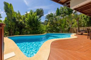 Villa Vadee - Entire Private Villa, 4 Bedrooms, Large Swimming Pool, Ocean View