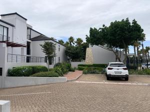 Waterstone Canalside Mahogany Garden retreat