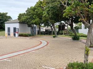 Waterstone Canalside Mahogany Garden retreat