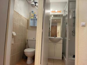 Studio Familial Piscine, Parking, Proche Plage - Idéal 4 pers, Budget Serré, Gruissan - FR-1-796-58