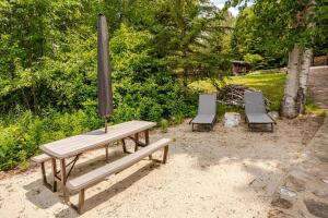 Au pied de la montagne à Chute-Saint-Philippe
