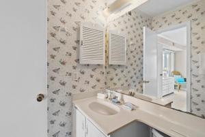 Ocean View Courtyard Condo with Balcony & Shared PoolsHot TubPutt-PuttTennis