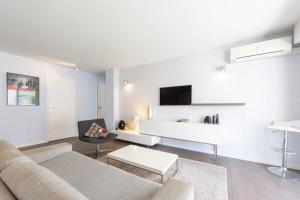 Modern apartment 2 bedrooms1 bathroom quiet terrace in a palm beach area