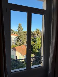 Renovated two-bedroom apartment in center of Cannes - station and beach nearby