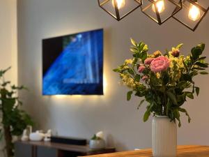 Central Peterborough Smart Home Flat Near Station