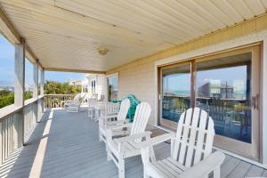 Charming coastal dog friendly apartment near the beach