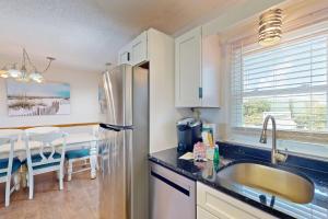 Charming coastal dog friendly apartment near the beach