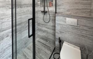 3 Bedroom Cozy Apartment In Rovinj