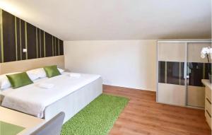 Stunning Apartment In Podstrana With Wifi