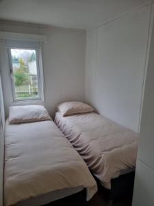 Family Friendly Holiday Chalet with Pool in Holiday Park